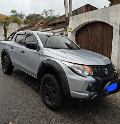 MITSUBISHI L200 TRITON 2.4 16V TURBO DIESEL SPORT GLX CD 4P 4X4 MANUAL MITSUBISHI L200 TRITON 2.4 16V TURBO DIESEL SPORT GLX CD 4P 4X4 MANUAL